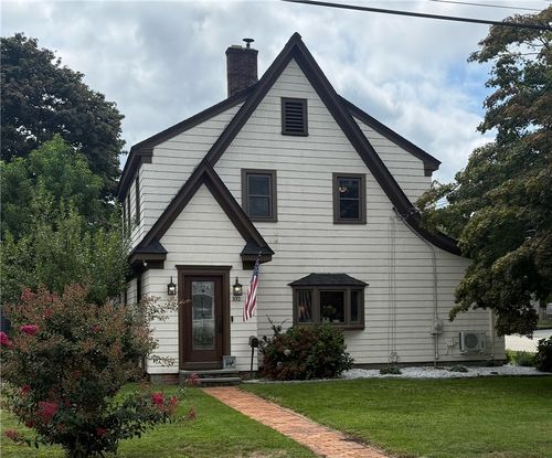 102 Hillard Ave, Warwick, RI, 02886-3034 | Card Image