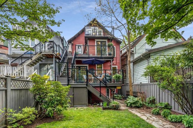 2623 W 5 Th Avenue, House other with 6 bedrooms, 3 bathrooms and 1 parking in Vancouver BC | Image 2