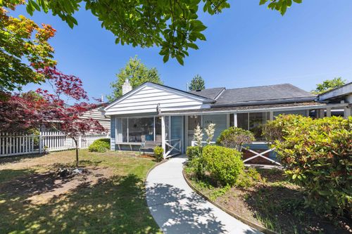1386 Tatlow Ave, North Vancouver, BC, V7P2Z6 | Card Image