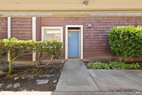 2426 Lakeview Dr, Santa Rosa, CA, 95405-8661 | Card Image