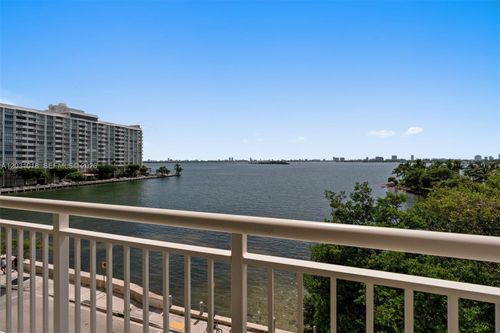 420-2000 N Bayshore Dr, Miami, FL, 33137-5118 | Card Image