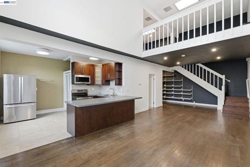 1004 9th Ave, Oakland, CA, 94606 | Card Image