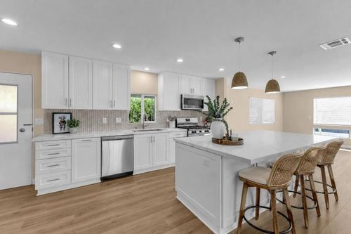 39163 Warm Springs Dr, Palm Desert, CA, 92260-1358 | Card Image