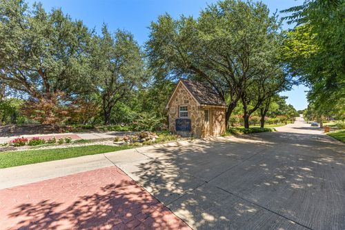 1190 Whispering Oaks Dr, Desoto, TX, 75115-7407 | Card Image