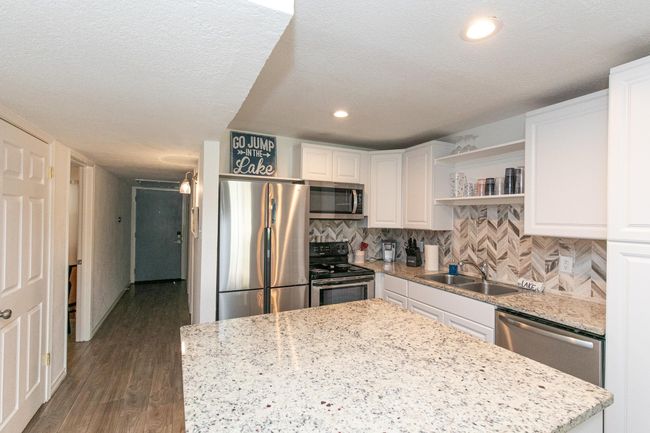 102 - 104 Cove E, Condo with 3 bedrooms, 2 bathrooms and null parking in Horseshoe Bay TX | Image 13