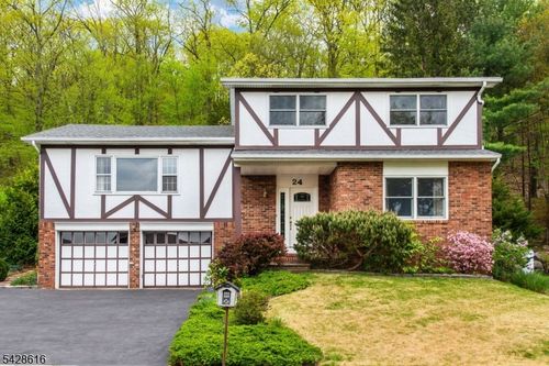 24 Molinari Dr, Wanaque, NJ, 07465-1106 | Card Image