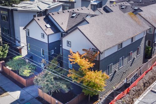 b-2127 N 113th St, Seattle, WA, 98133-8502 | Card Image