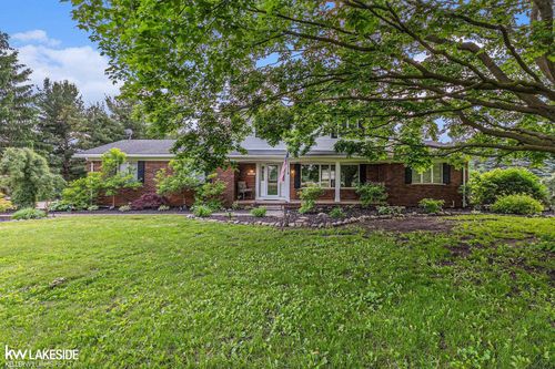 7687 Parshallville Rd, Fenton, MI, 48430-4900 | Card Image