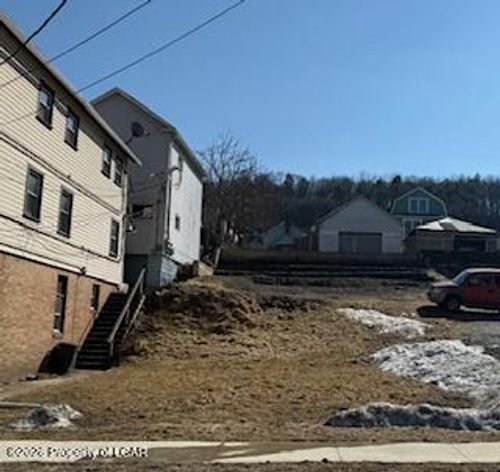 81 W Main St, Glen Lyon, PA, 18617-1225 | Card Image