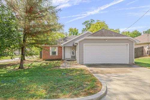 555 Foster St, Canton, TX, 75103-1905 | Card Image