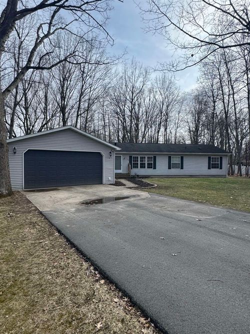 2006 Duquesa Ct, Lake Isabella, MI, 48893-8825 | Card Image