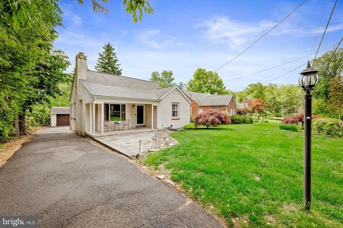 1029 Old Huntingdon Pike, Huntingdon Valley, PA, 19006-8317 | Card Image