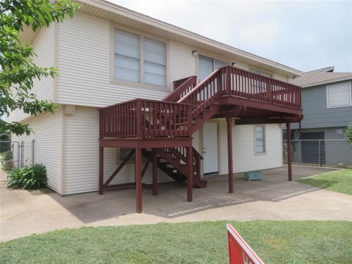300 Ling St, Bayou Vista, TX, 77563-2617 | Card Image