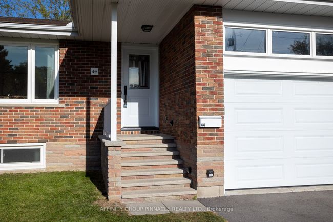 44 St David St, House other with 5 bedrooms, 2 bathrooms and 4 parking in Lindsay ON | Image 4