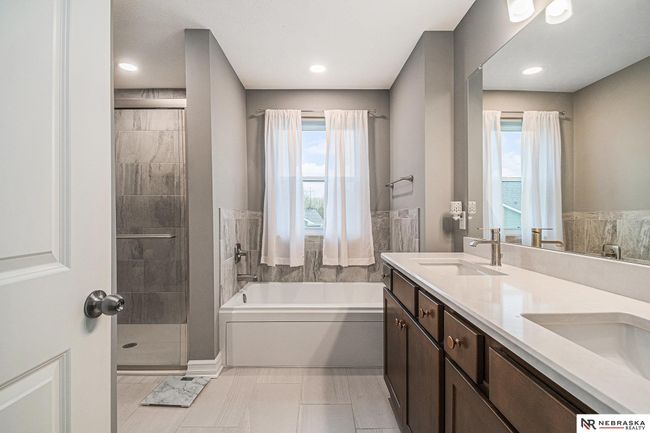 18514 Olive Cir, House other with 4 bedrooms, 4 bathrooms and 3 parking in Omaha NE | Image 20