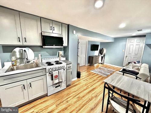 421 Nova Ave, CAPITOL HEIGHTS, MD, 20743-2928 | Card Image