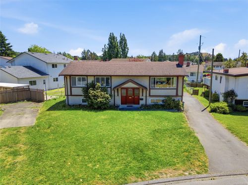 3971 Cedarwood St, Saanich, BC, V8N3N3 | Card Image