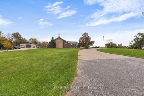 352 County Rd 2 Highway Rd, Lakeshore, ON, N0R1A0 | Card Image