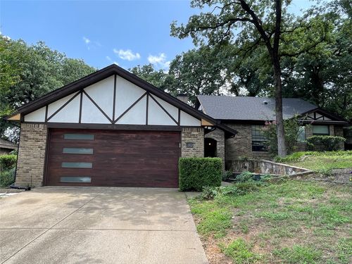 2100 Twin Elms Dr, Arlington, TX, 76012-5639 | Card Image