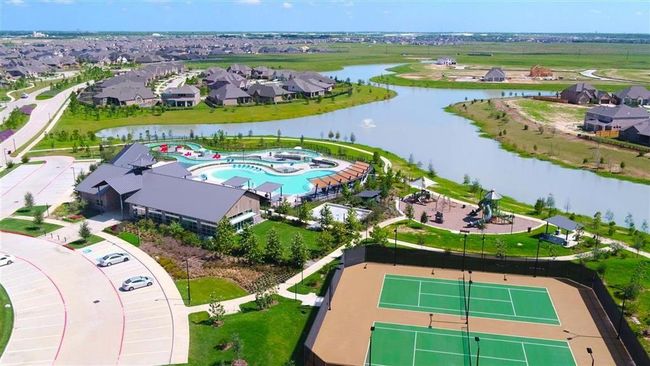 Amenity Center Walking distance from home | Image 34