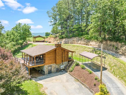 367 Robinson Rd, Clyde, NC, 28721-6936 | Card Image