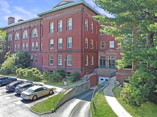 apt-223-64 Forest St, Medford, MA, 02155-3152 | Card Image