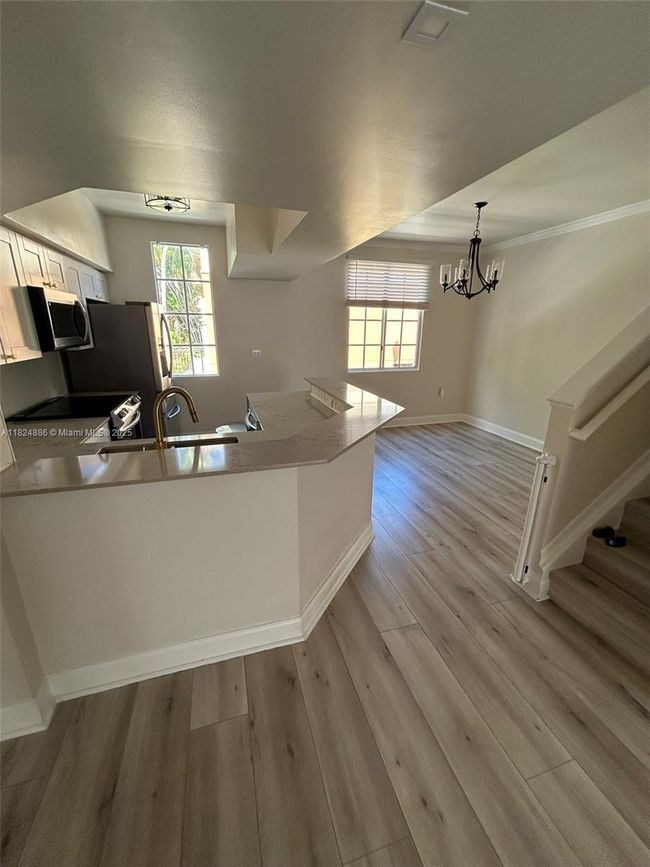APT-1205 - 2921 Ne 185 Th St, Townhouse with 2 bedrooms, 2 bathrooms and null parking in Aventura FL | Image 5