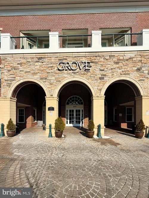 2-201-2321 25th St S, ARLINGTON, VA, 22206-4802 | Card Image