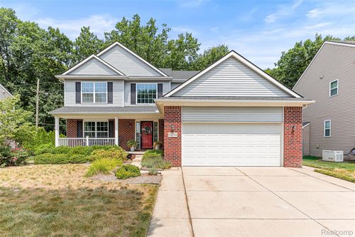 32724 Laurelwood Court, Farmington, MI, 48336 | Card Image