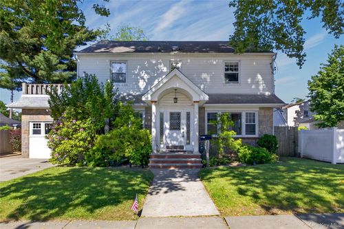 125 Hanson Pl, Malverne, NY, 11565-1748 | Card Image