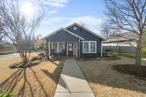 704 Barnes St, Mckinney, TX, 75069-4936 | Card Image