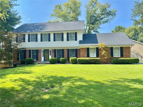677 Clovertrail Dr, Chesterfield, MO, 63017-2612 | Card Image