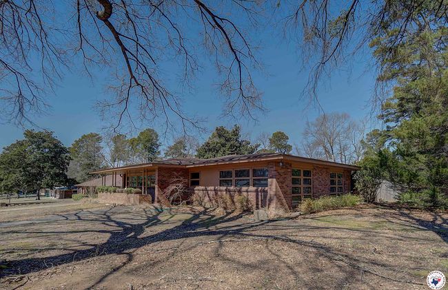 1300 Brazos St, House other with 3 bedrooms, 3 bathrooms and null parking in Texarkana TX | Image 5