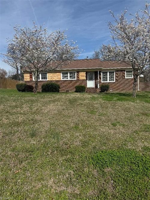 3104 Woodview Drive, High Point, NC, 27265 | Card Image