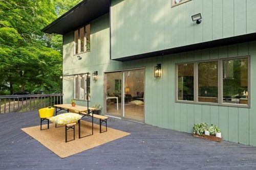 255 Lake Dr, Rhinebeck, NY, 12572-3275 | Card Image