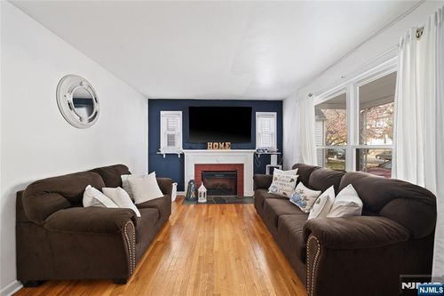 17 Princeton St, Clifton, NJ, 07014-1812 | Card Image