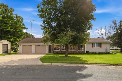 211 4th Ave Nw, Blooming Prairie, MN, 55917-1130 | Card Image