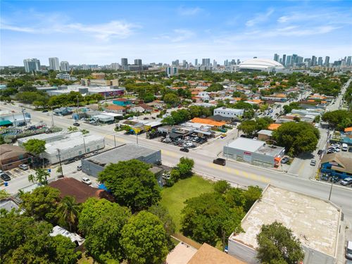 122 Nw 22nd Ave, Miami, FL, 33125-5200 | Card Image