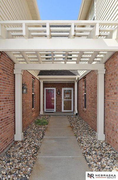 14102 Tregaron Ridge, Townhouse with 2 bedrooms, 3 bathrooms and 2 parking in Bellevue NE | Image 2