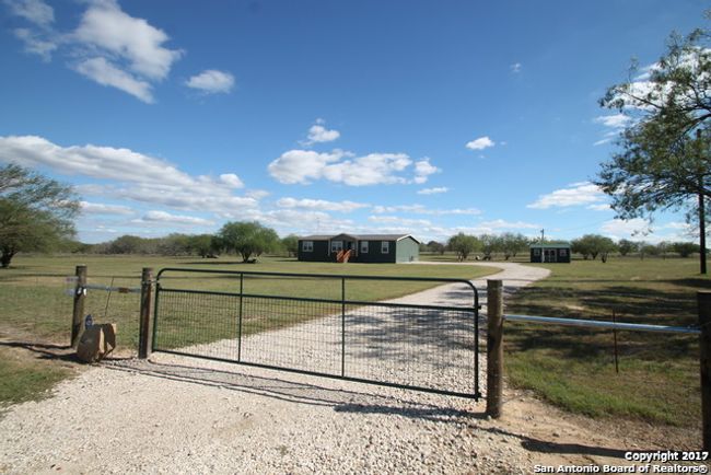 8600 S Loop 1604 E, House other with 4 bedrooms, 3 bathrooms and null parking in Elmendorf TX | Image 8