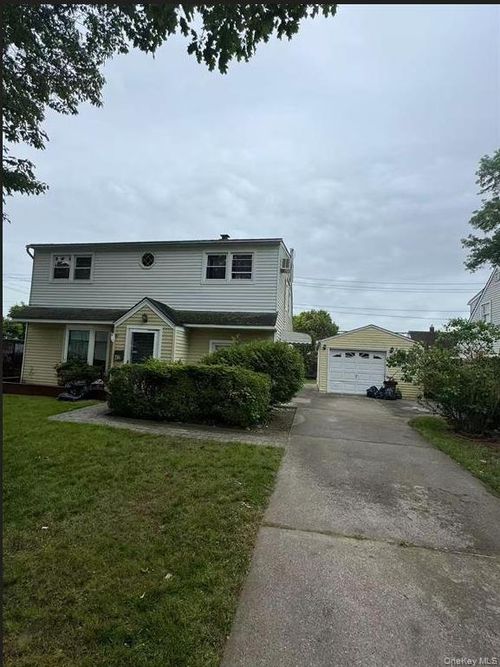 42 Hollyhock Rd, Levittown, NY, 11756-2406 | Card Image