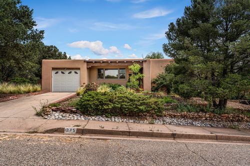 215 Sombrio Dr, Santa Fe, NM, 87501-1539 | Card Image