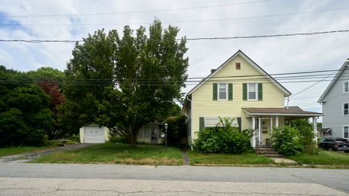 4 Linnell St, Moosup, CT, 06354-1214 | Card Image