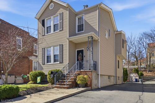 9 Vreeland Ave, East Rutherford, NJ, 07073-1422 | Card Image