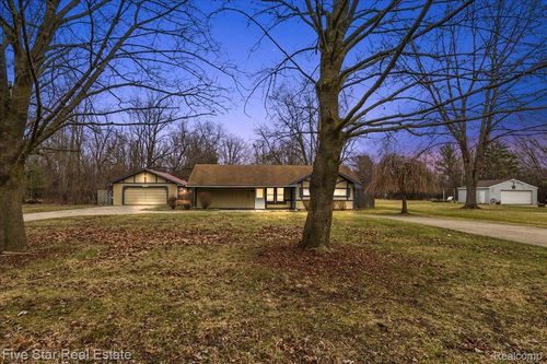 21136 Randall St, Farmington Hills, MI, 48336-5324 | Card Image
