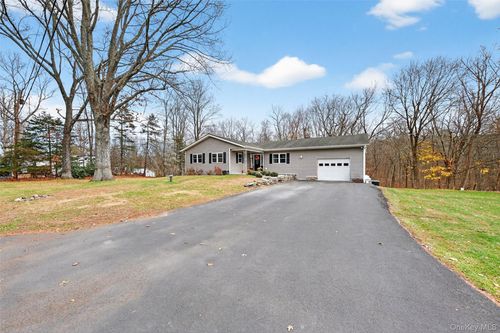 8 Ridge Rd, Wallkill, NY, 12589-4107 | Card Image