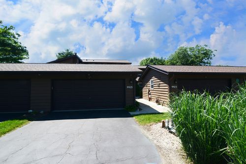 9925 Amanda Ln, Algonquin, IL, 60102-9640 | Card Image
