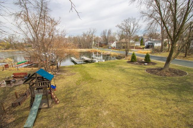 Very large yard to lake | Image 53