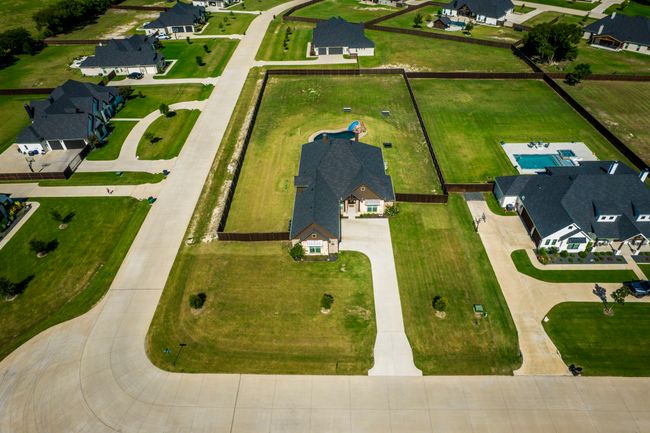 Aerial perspective of suburban area | Image 27
