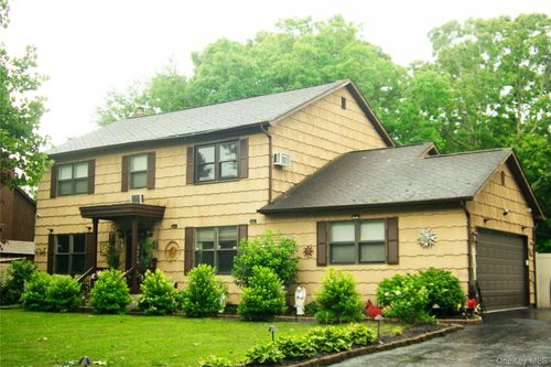 4 John Vincent Ct, Centereach, NY, 11720-2800 | Card Image